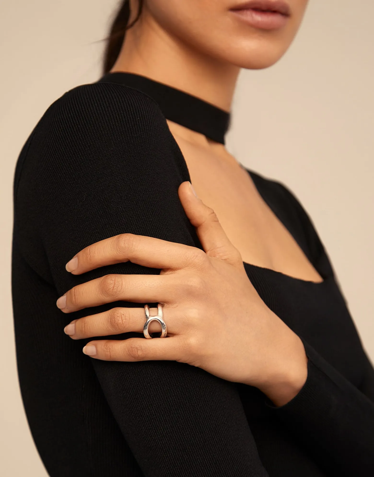 Double curved ring