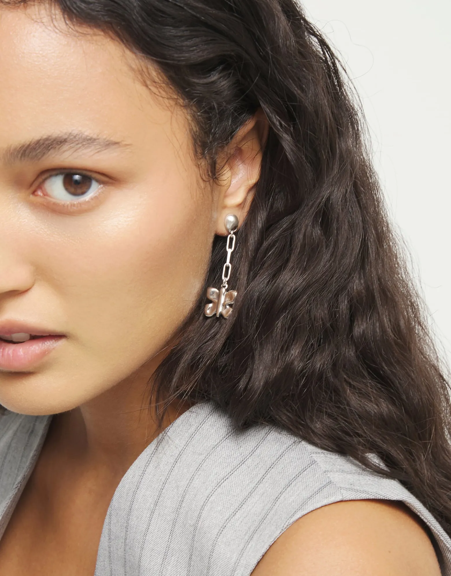 Drop earrings with a butterfly-shaped ornament