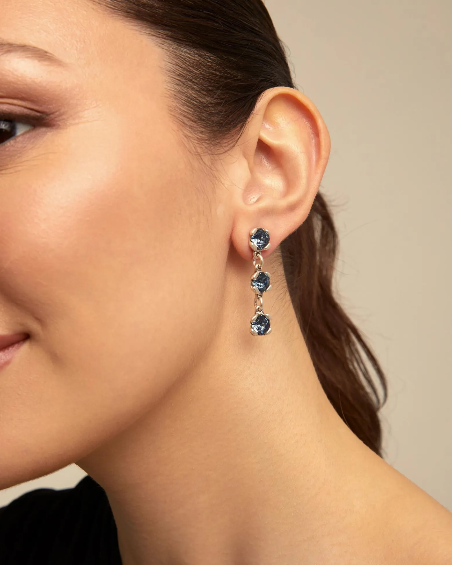Drop earrings with blue crystals