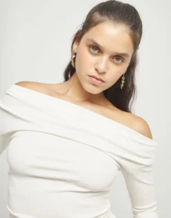 Drop earrings with chained hearts