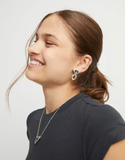 Drop earrings with green crystals