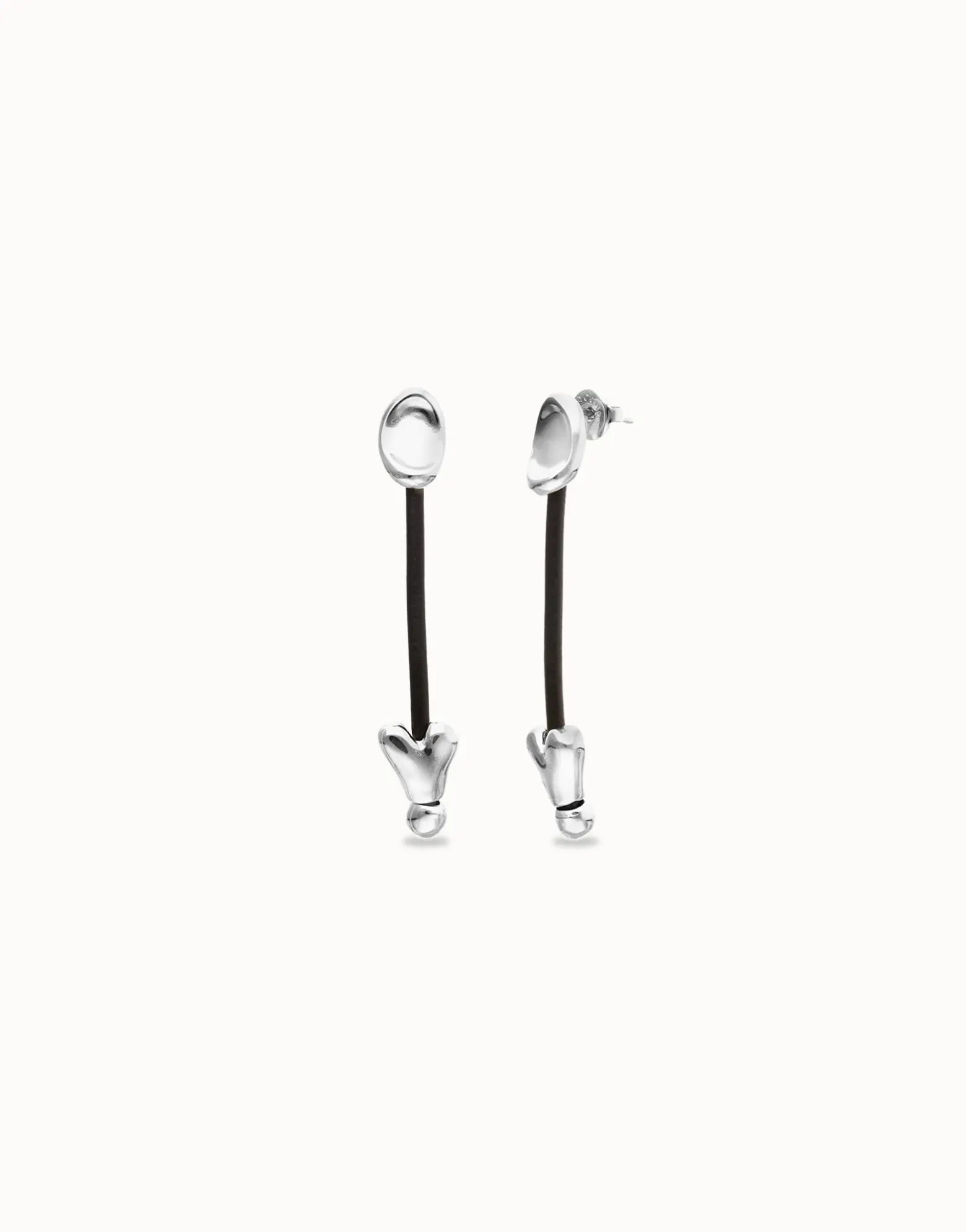 Drop earrings with leather and chained hearts