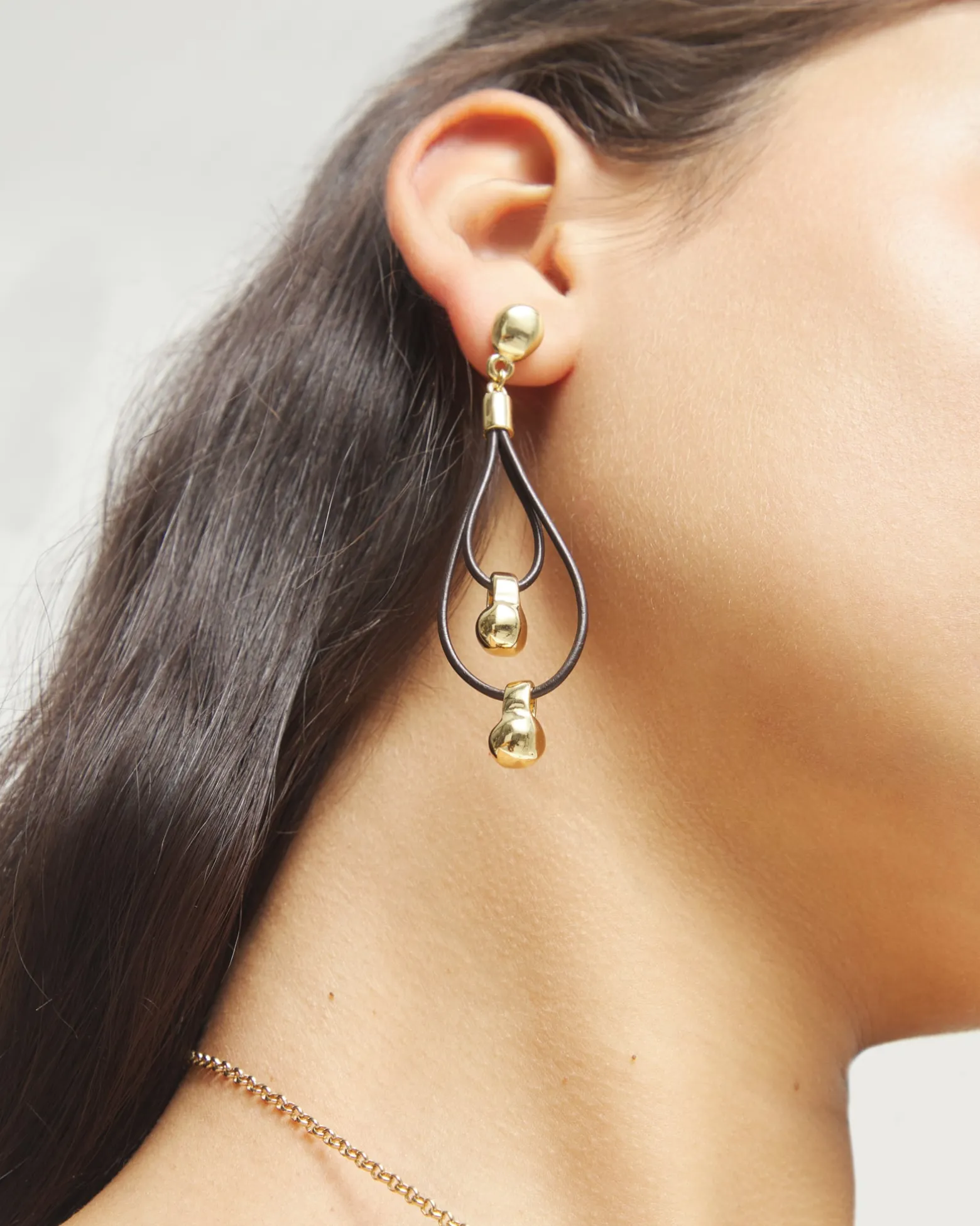 Drop earrings with leather earrings and sphere detail
