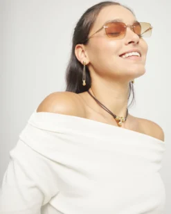 Drop earrings with long chain and sphere