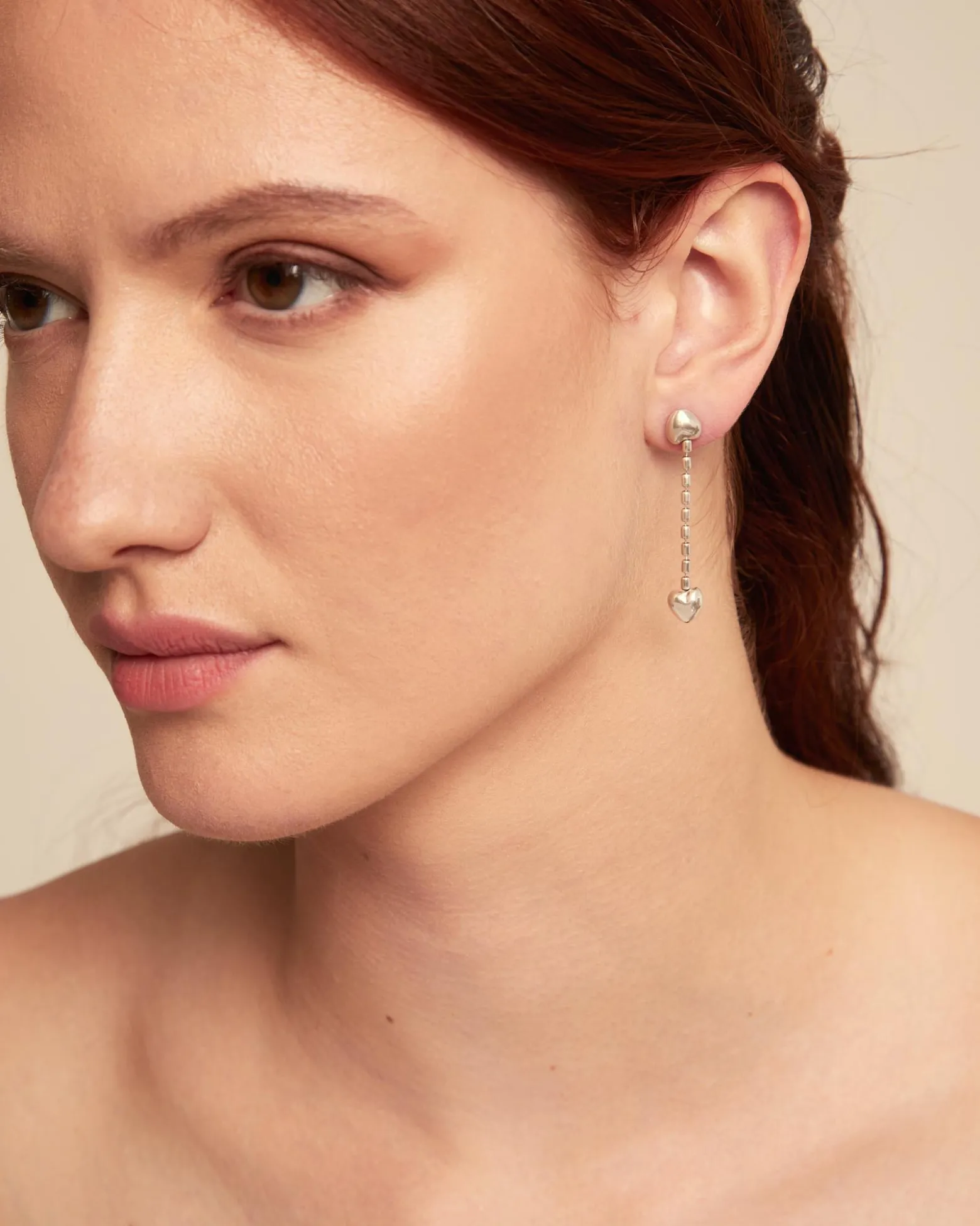 Drop earrings with small hearts