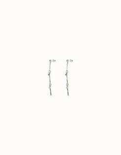 Drop eearrings with the iconic UNOde50 nail