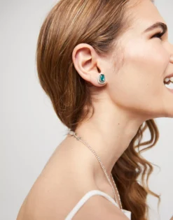 Earrings with green crystal