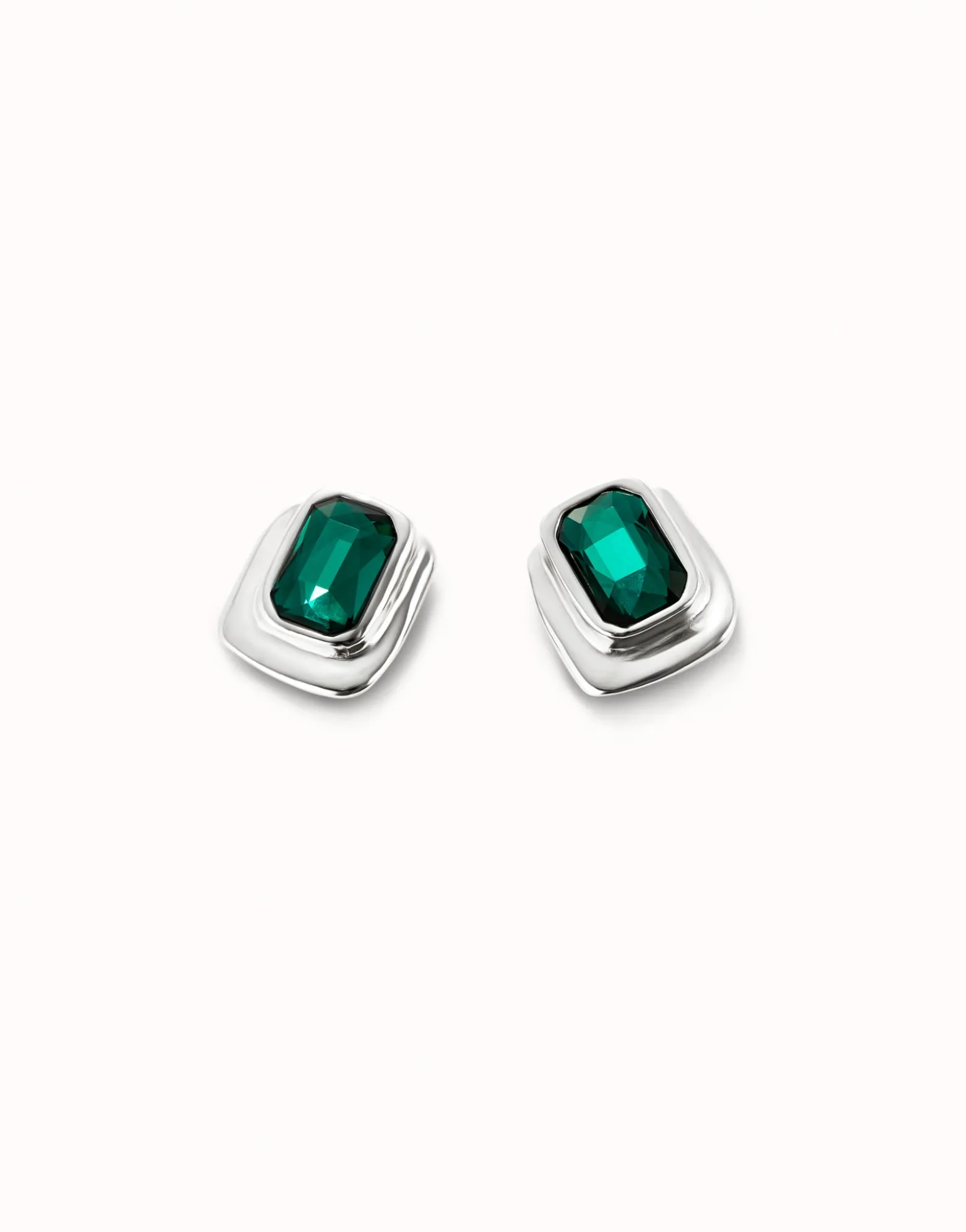 Earrings with green crystal