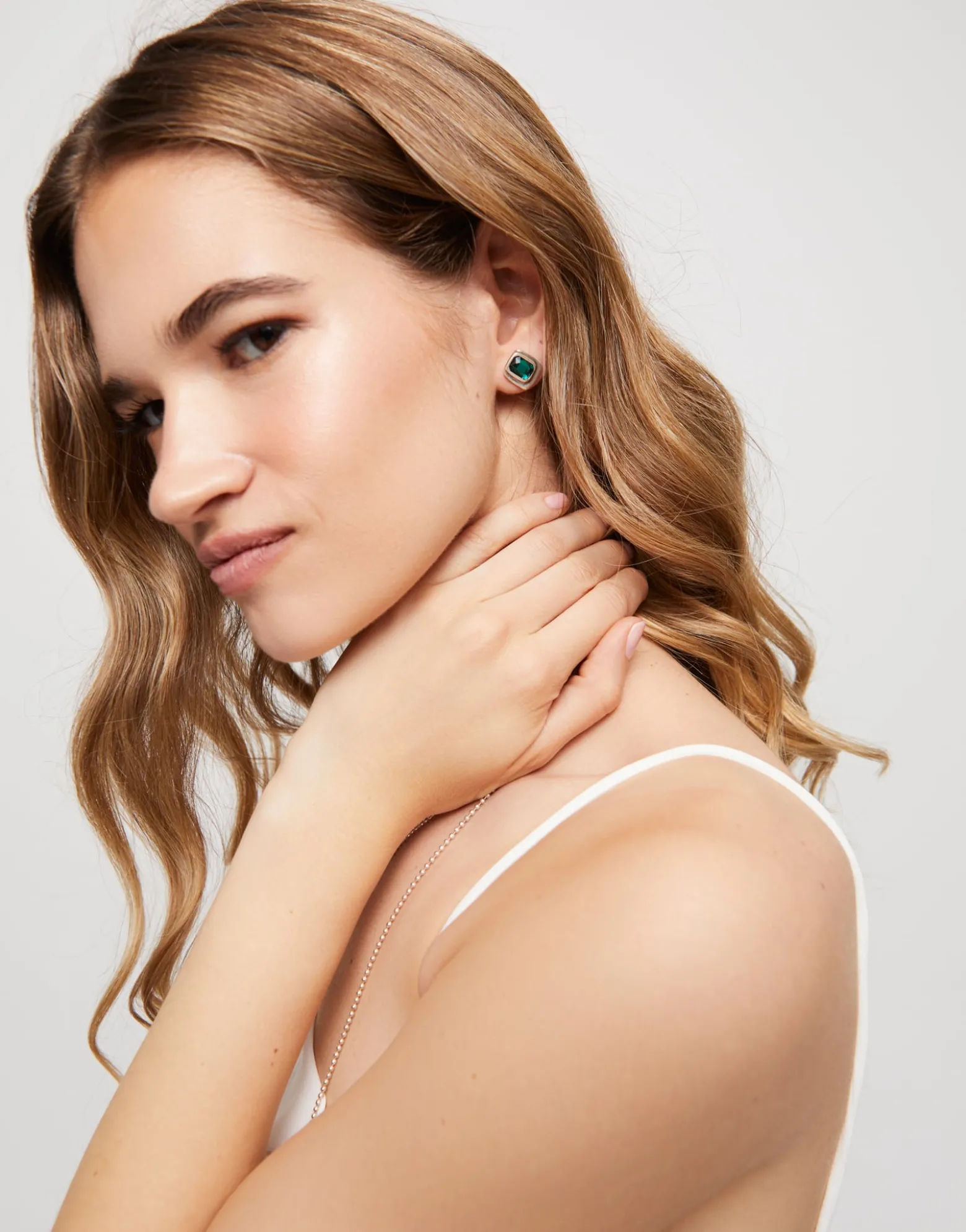 Earrings with green crystal