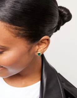 Earrings with green crystal