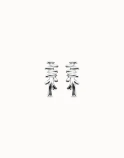 Elongated earrings with an irregular shape