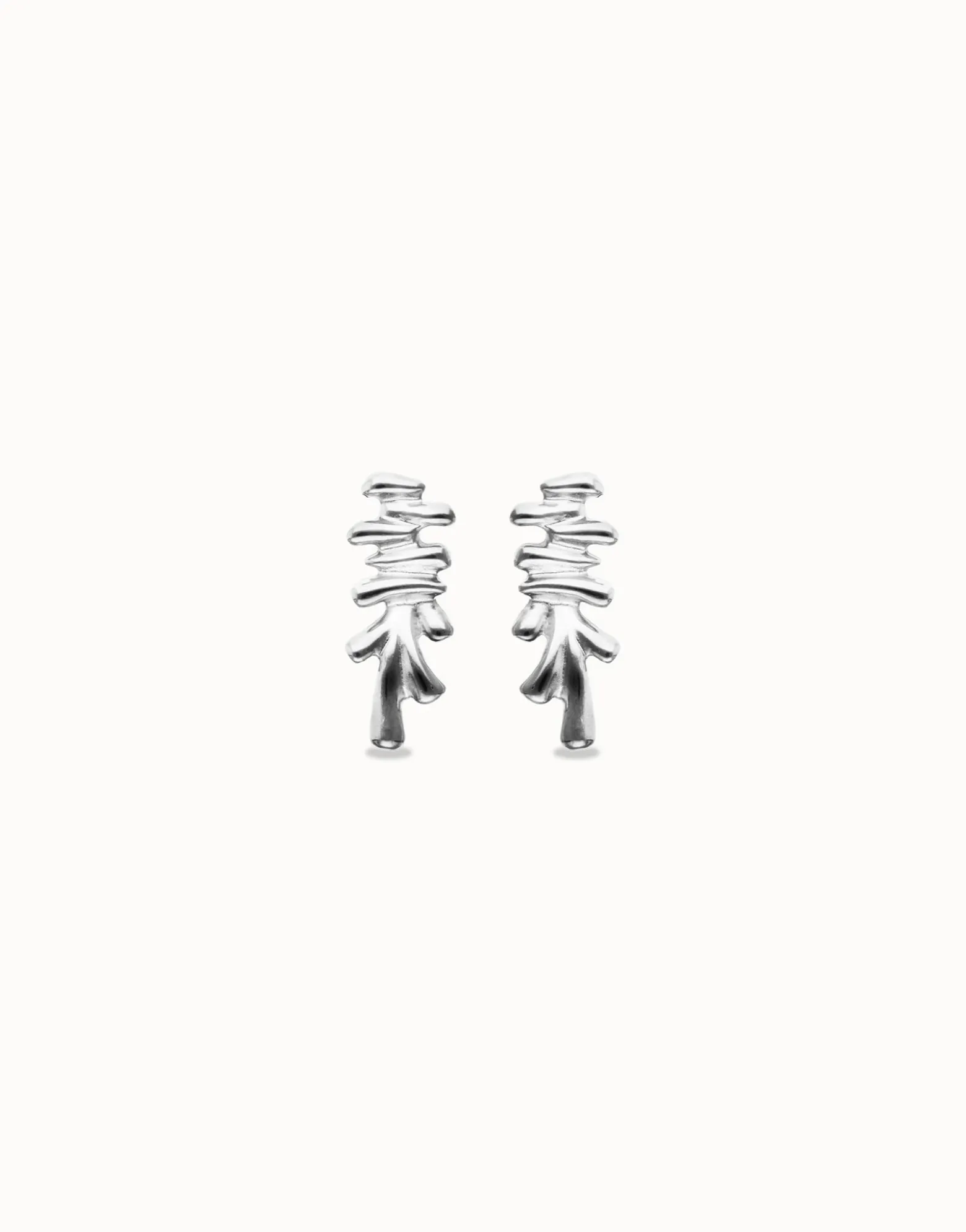 Elongated earrings with an irregular shape