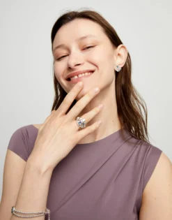 Eye-shaped ring with faceted blue crystal