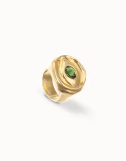Eye-shaped signet ring with faceted green crystal