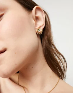 Eye-shaped stud earrings with verde crystal