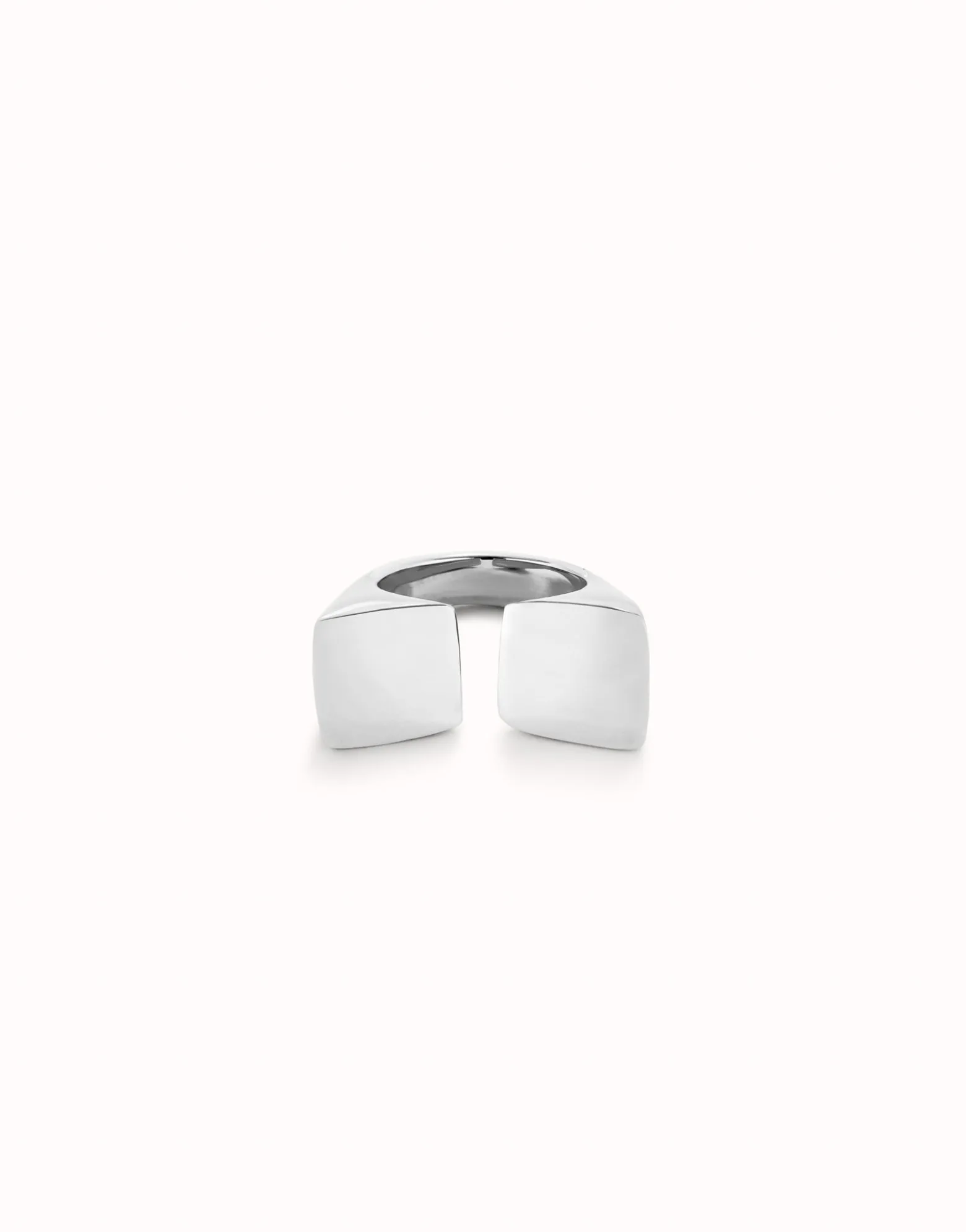 Geometric ring with large square shape