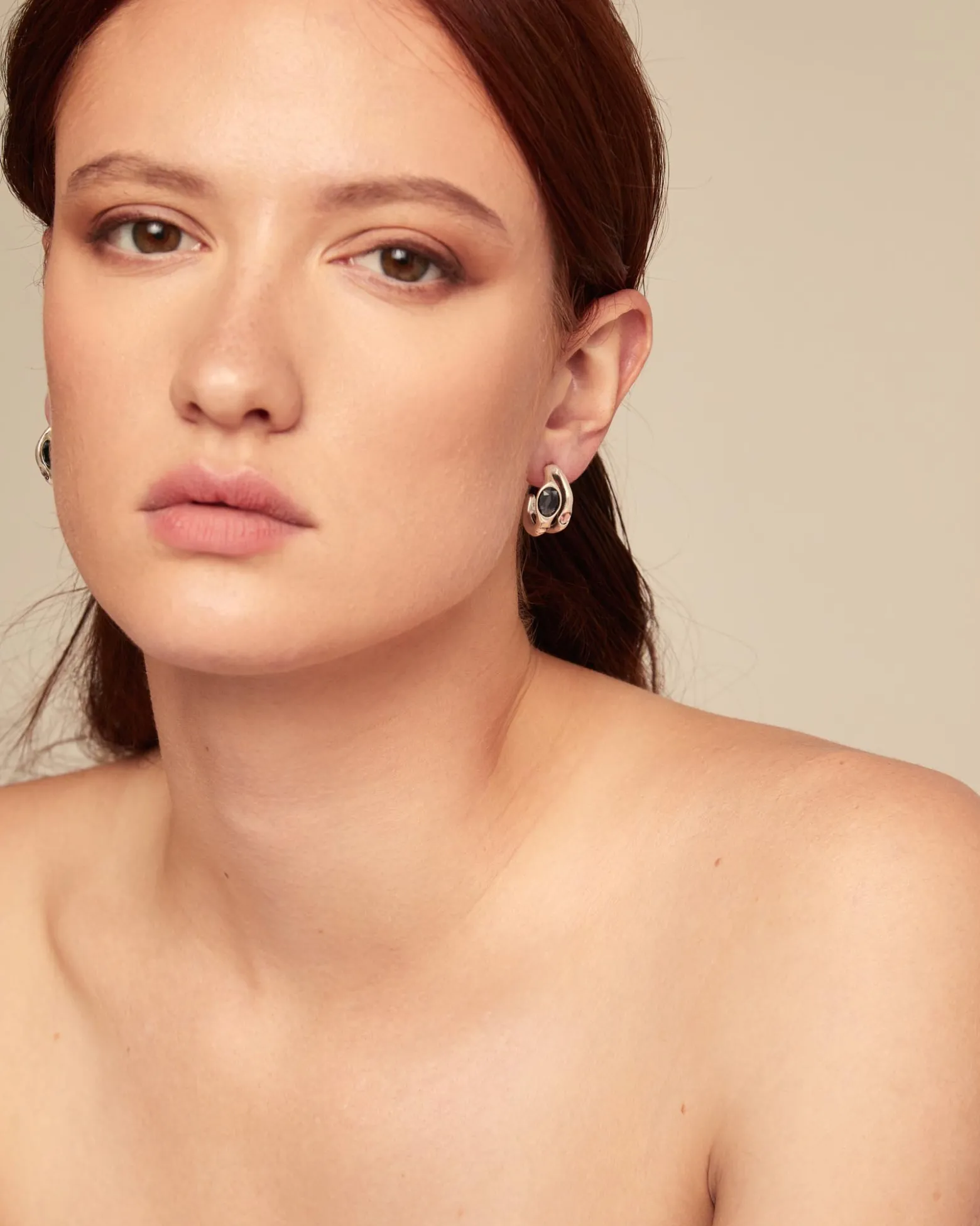 Hoop earrings with multicolor crystal