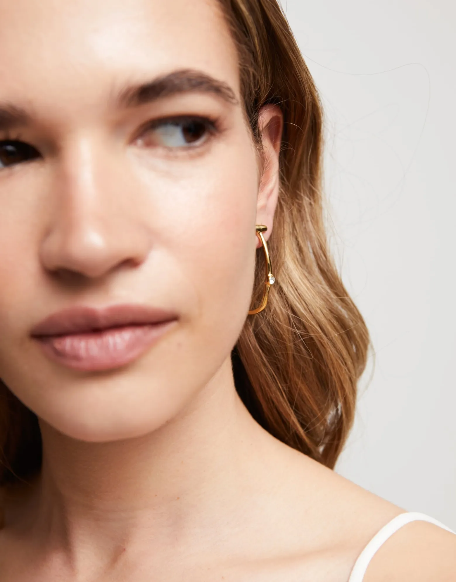 Hoop earrings with white topaz