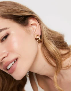 Hoop earrings with white topaz