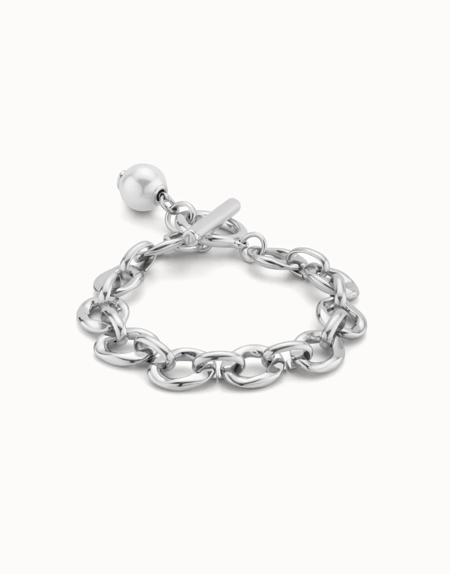 Large link chain bracelet with a pearl