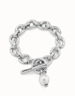 Large link chain bracelet with a pearl