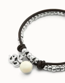 Leather beaded bracelet with ivory murano glass