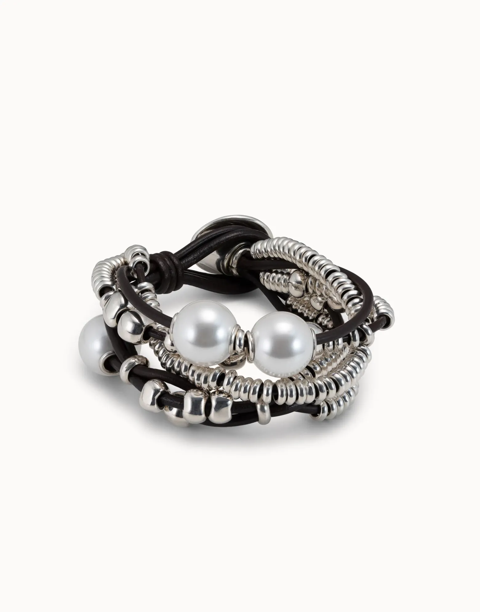 Leather beaed bracelet with pearls