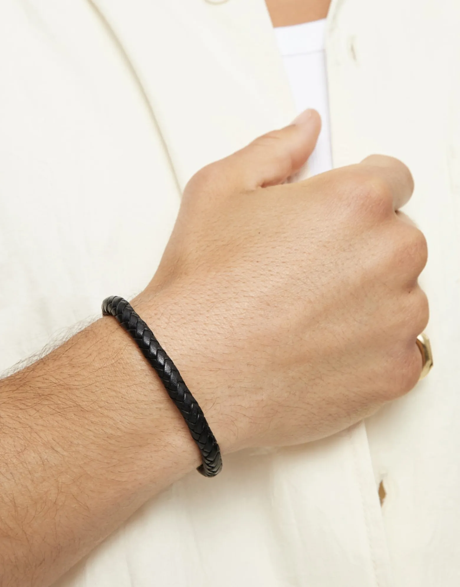 Leather braided bracelet with golden clasp