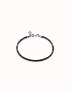 Leather charm bracelet with clasp