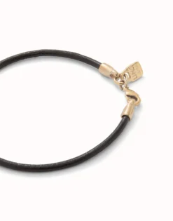 Leather charm bracelet with clasp