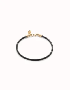 Leather charm bracelet with clasp