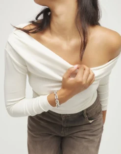 Link bracelet with cylindrical pieces