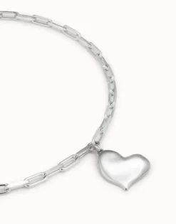 Link chain necklace with heart