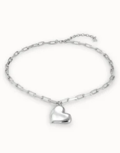 Link chain necklace with heart