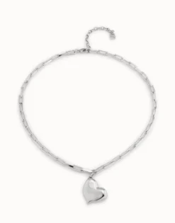 Link chain necklace with heart