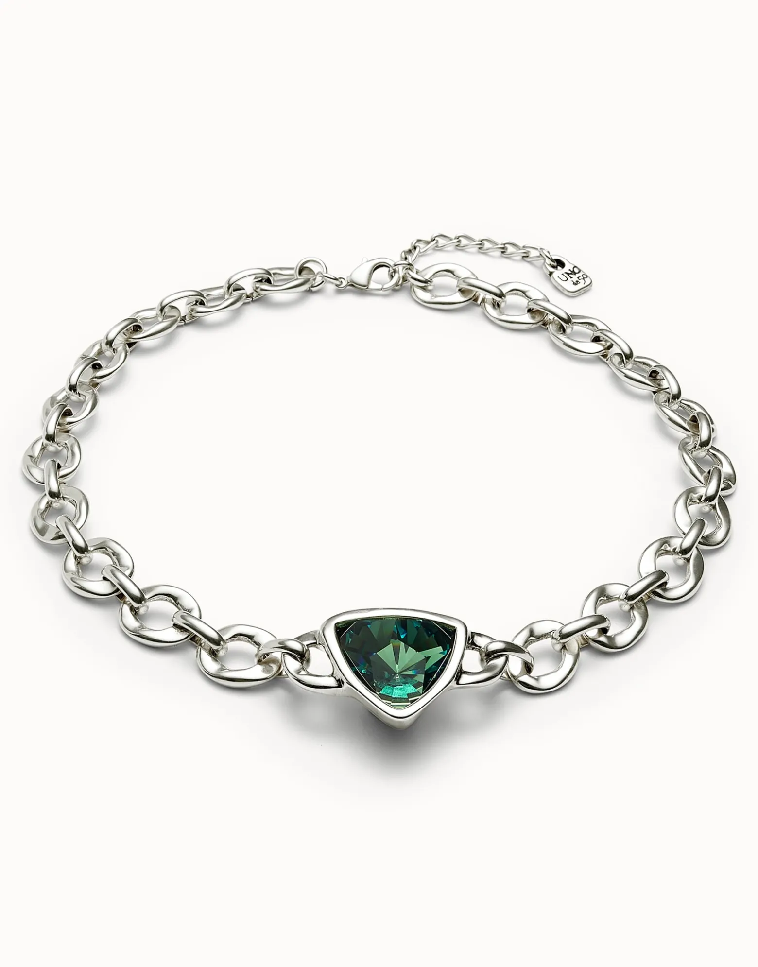 Link chain short necklace with a green crystal