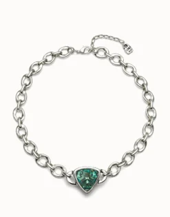 Link chain short necklace with a green crystal