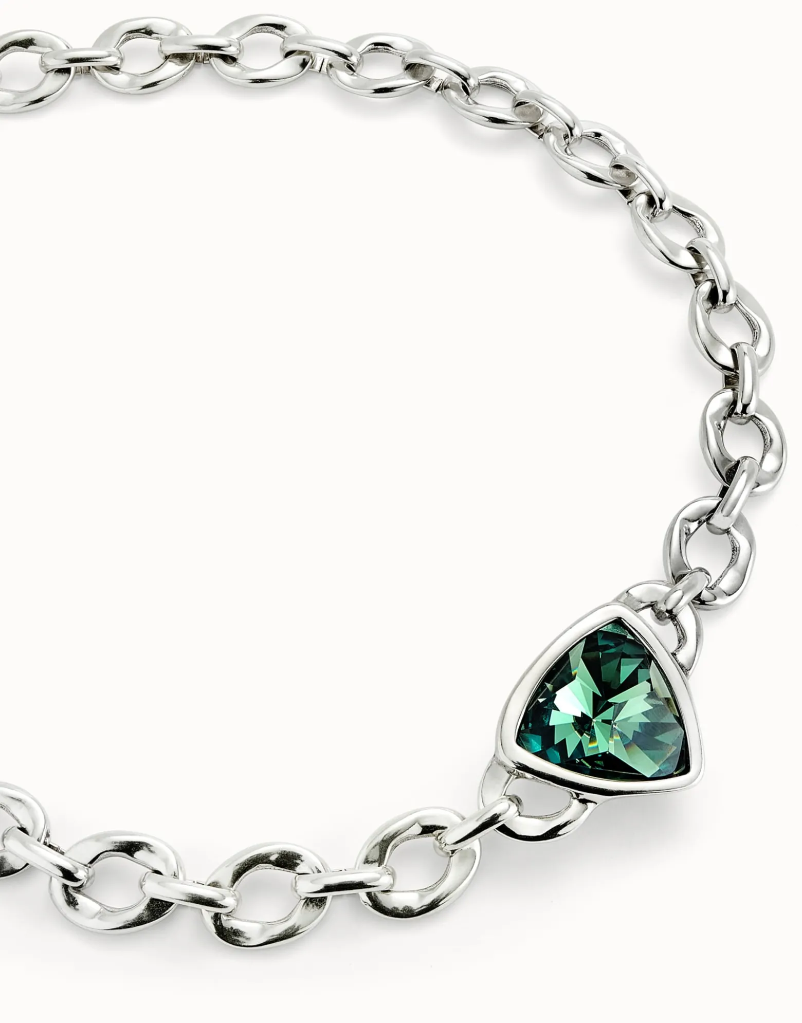 Link chain short necklace with a green crystal
