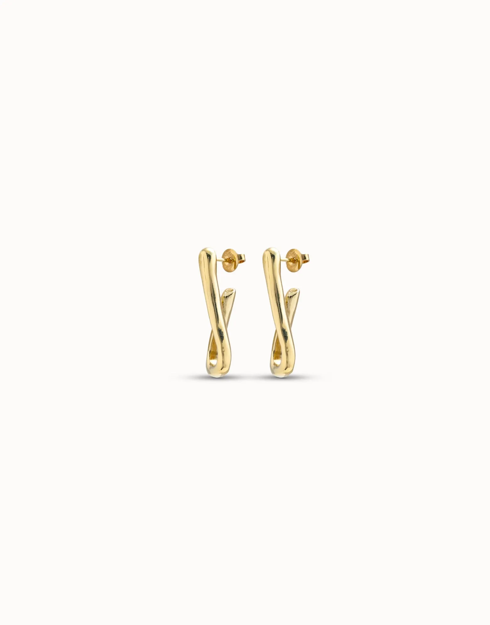 Link shaped hoop earrings