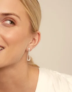 Link shaped hoop earrings