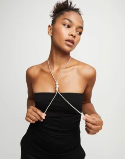 Long bead necklaces with three large central beads