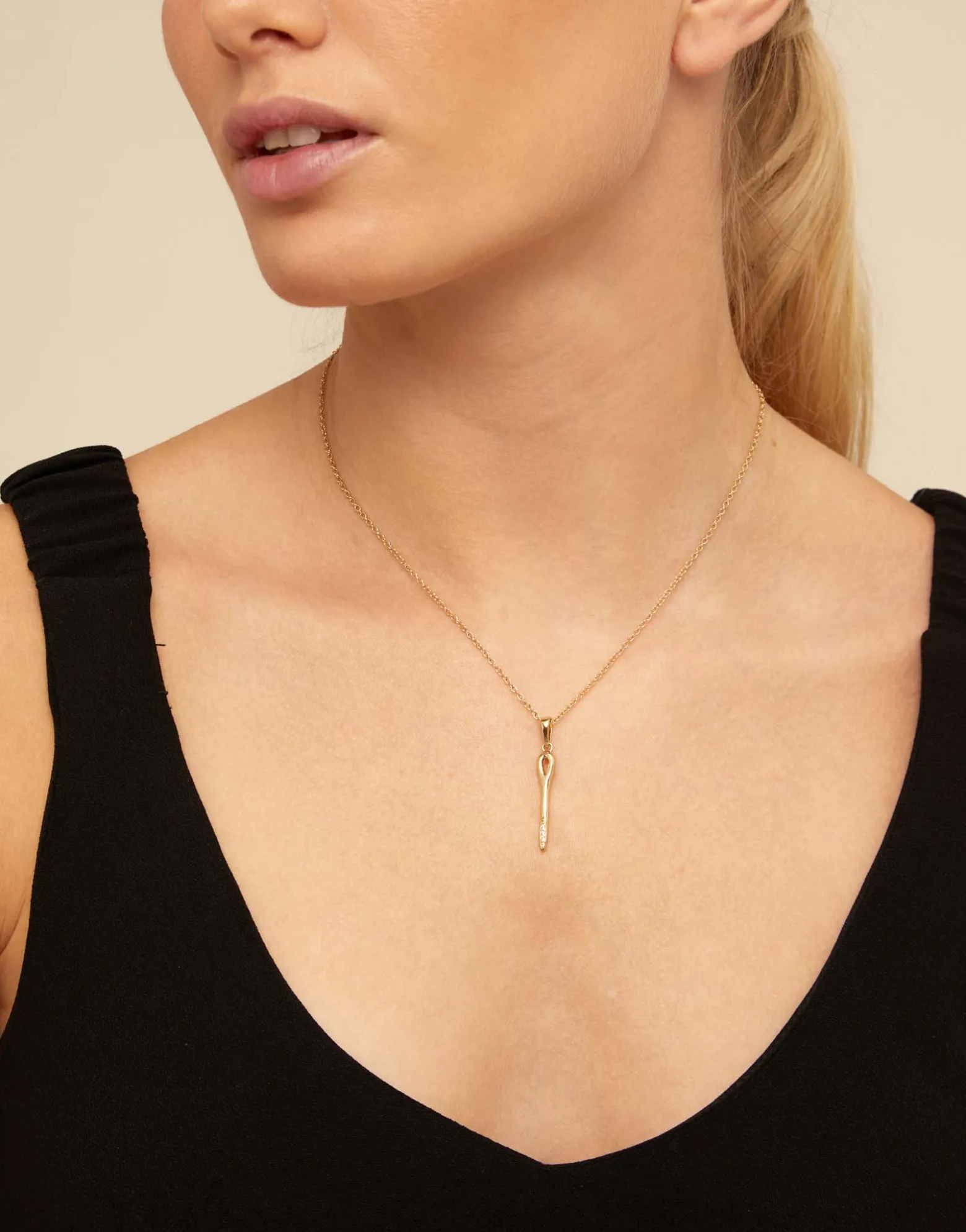 Long chain pendant necklace with needle