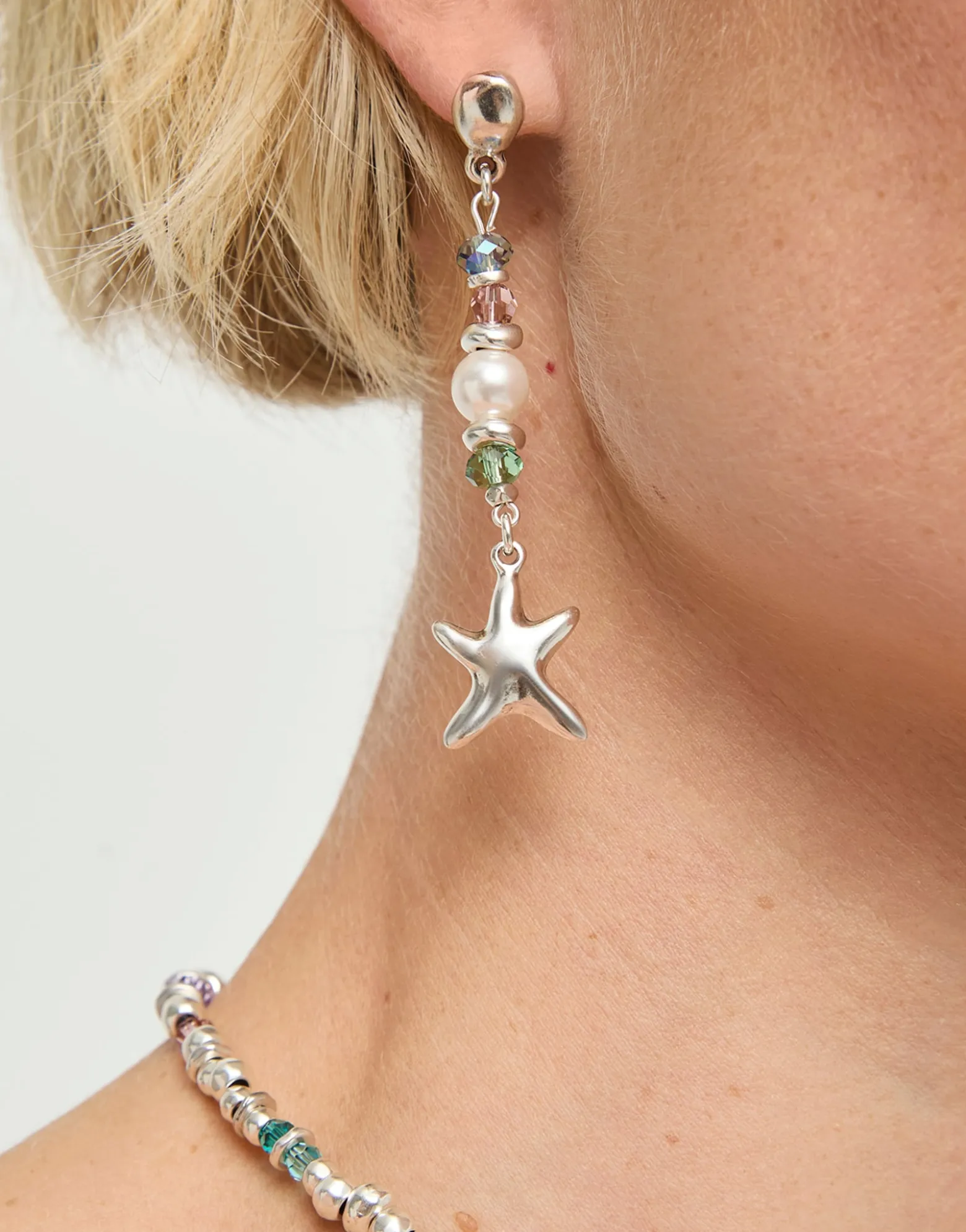Long earrings with starfish and pearl