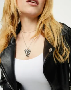 Long necklace with wing detail