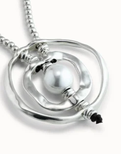 Long pendant necklace with pearl