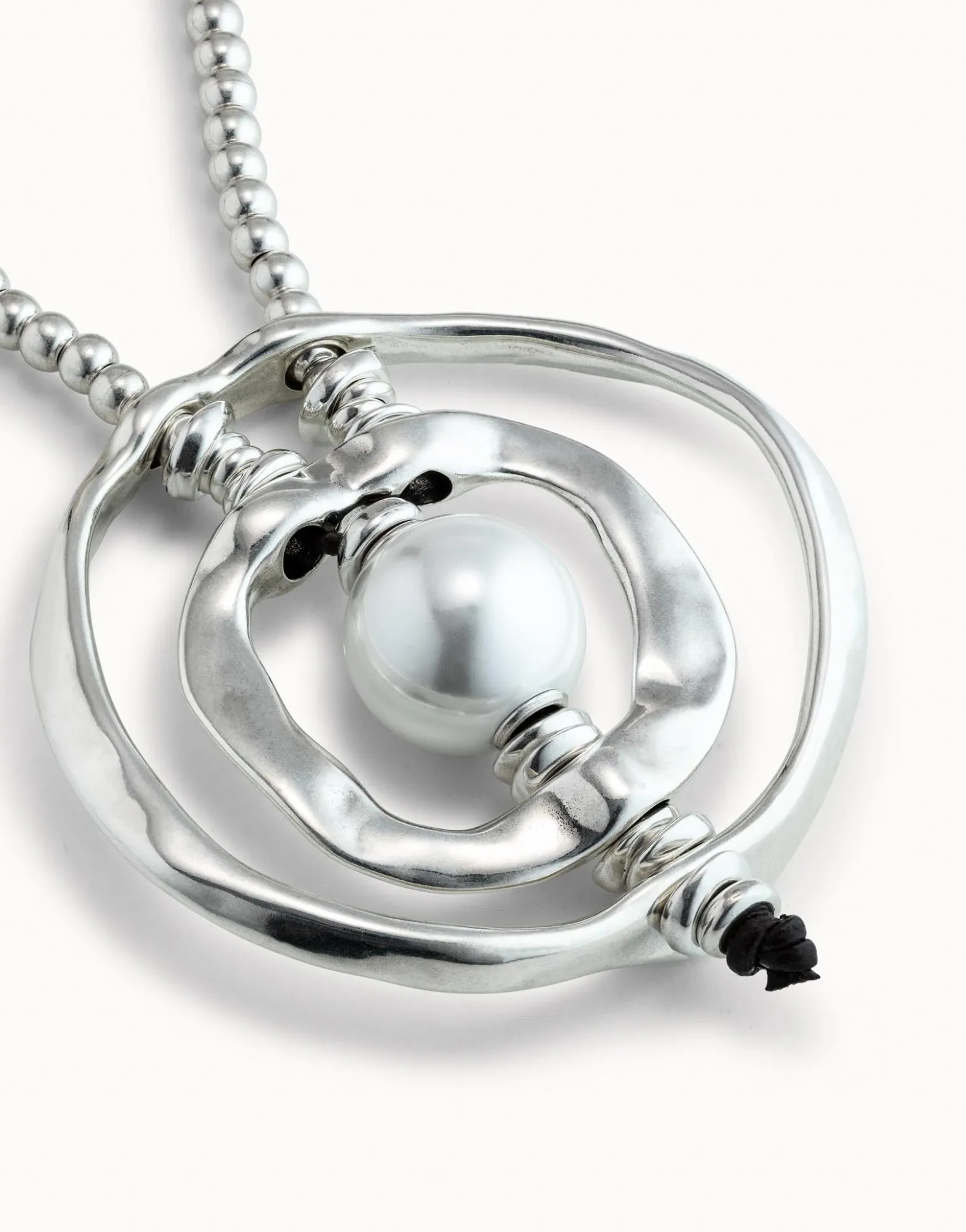 Long pendant necklace with pearl