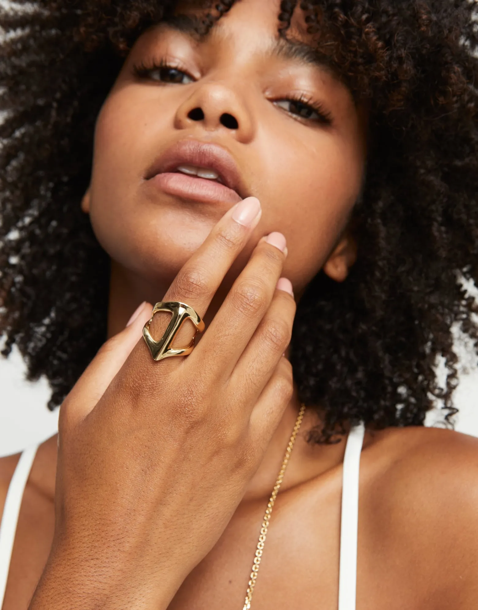 Manta ray-shaped ring