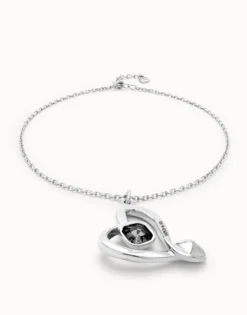 Midsize chain pendant necklace with a large heart
