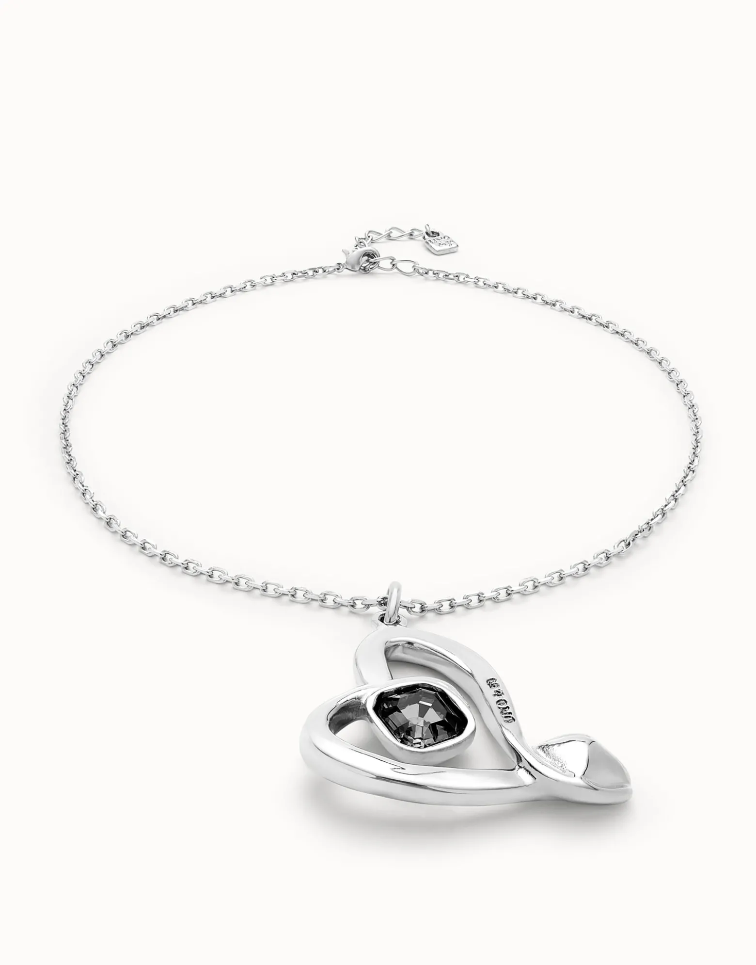 Midsize chain pendant necklace with a large heart