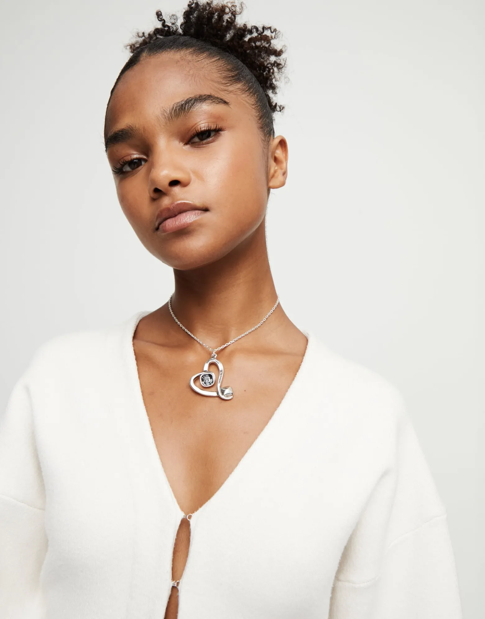 Midsize chain pendant necklace with a large heart